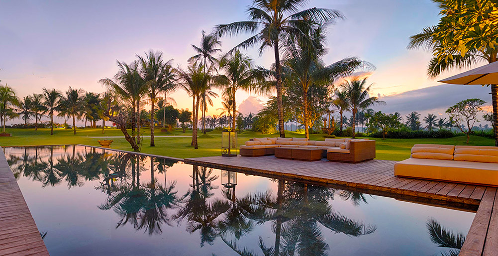 Kaba Kaba Estate - Sunset at the pool deck
